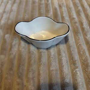 White Homer Laughlin China (HLC) Cloud-shaped Serving Dish with USA Mark